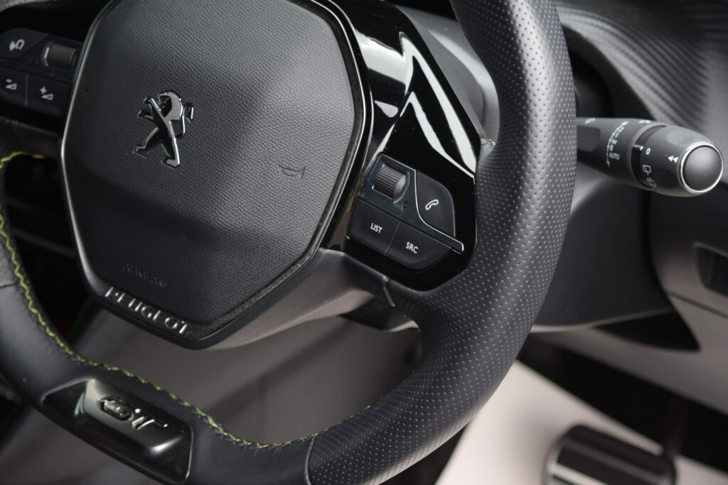 Peugeot e-2008 Suv 50Kwh 136 Allr Prm Au Grey #20