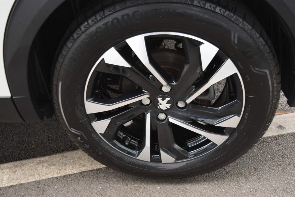 Peugeot e-2008 Suv 50Kwh 136 Allr Prm Au Grey #43