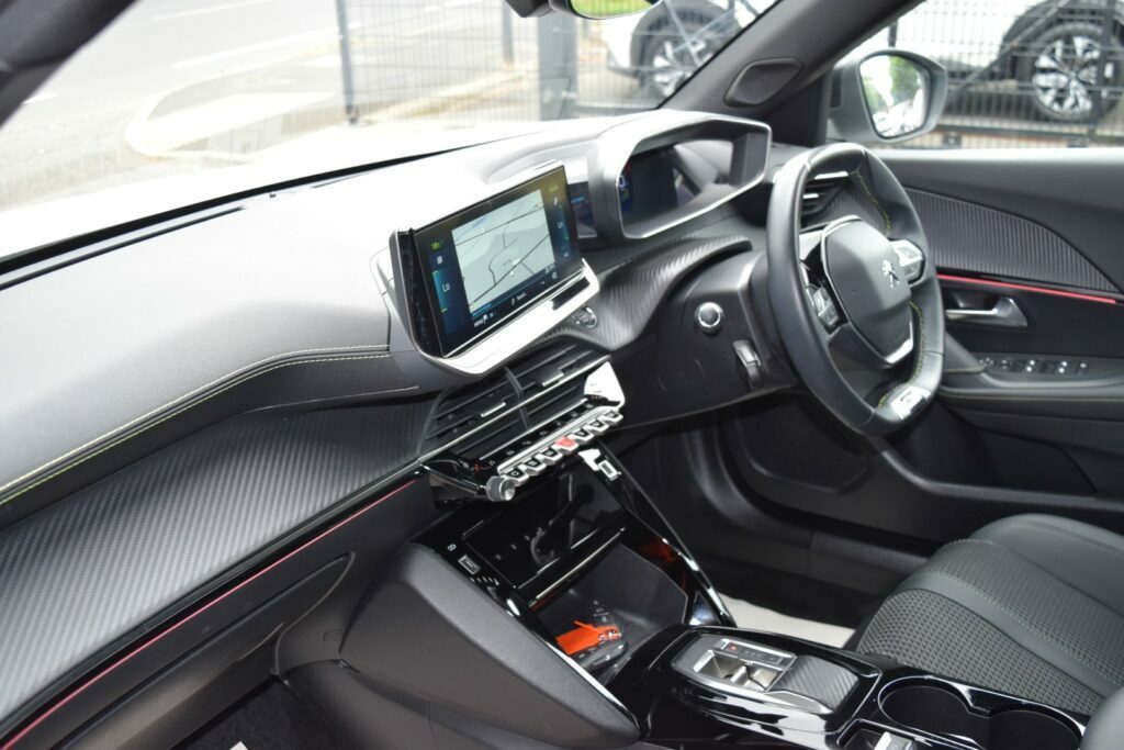 Peugeot e-2008 Suv 50Kwh 136 Allr Prm Au Grey #37