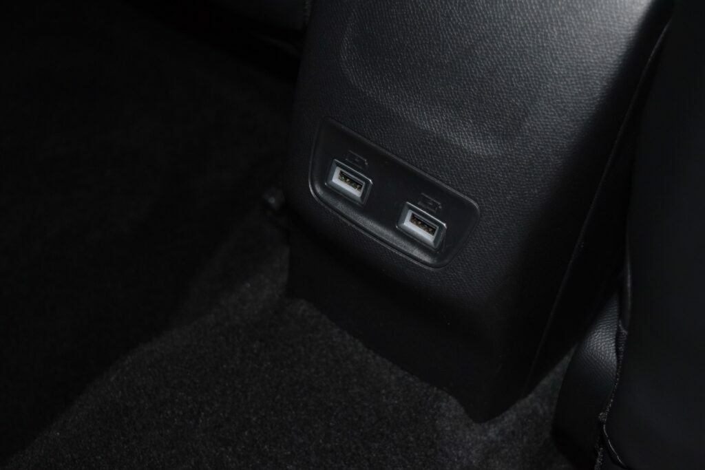 Peugeot e-2008 Suv 50Kwh 136 Allr Prm Au Grey #49