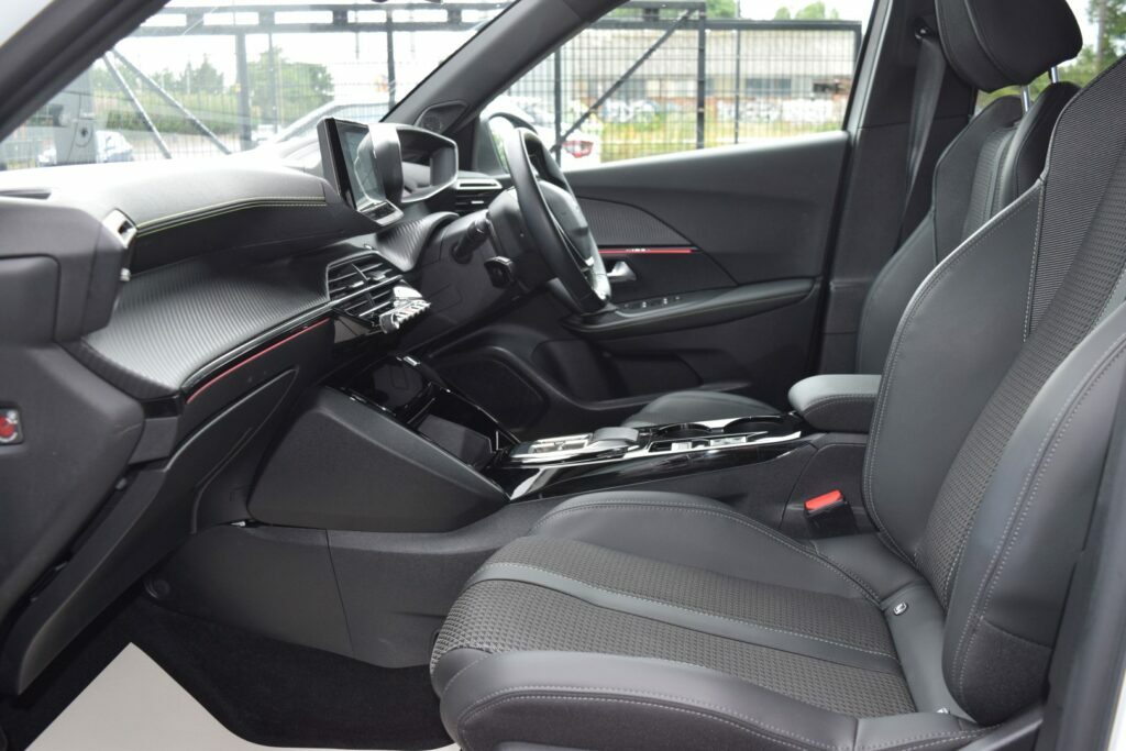 Peugeot e-2008 Suv 50Kwh 136 Allr Prm Au Grey #36