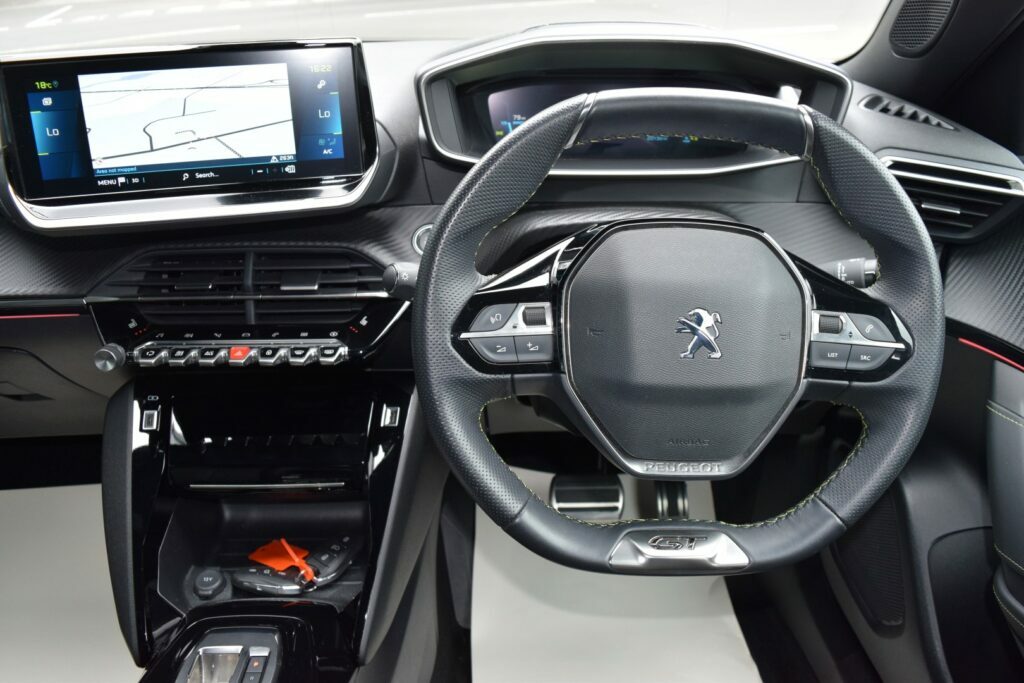 Peugeot e-2008 Suv 50Kwh 136 Allr Prm Au Grey #9