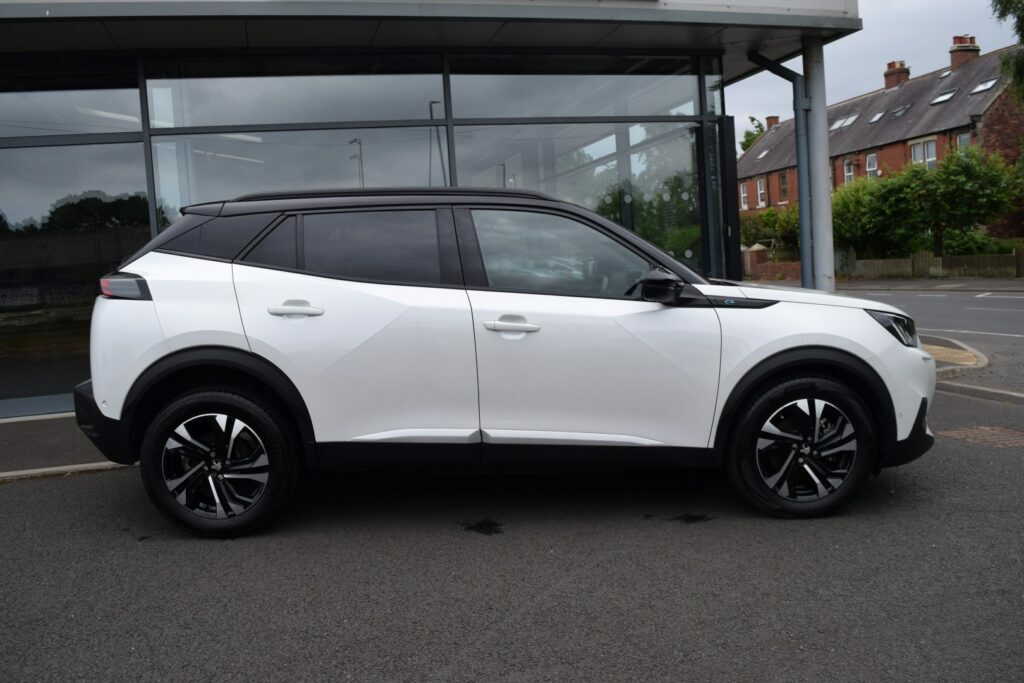 Peugeot e-2008 100Kw 50Kwh Gt White #2