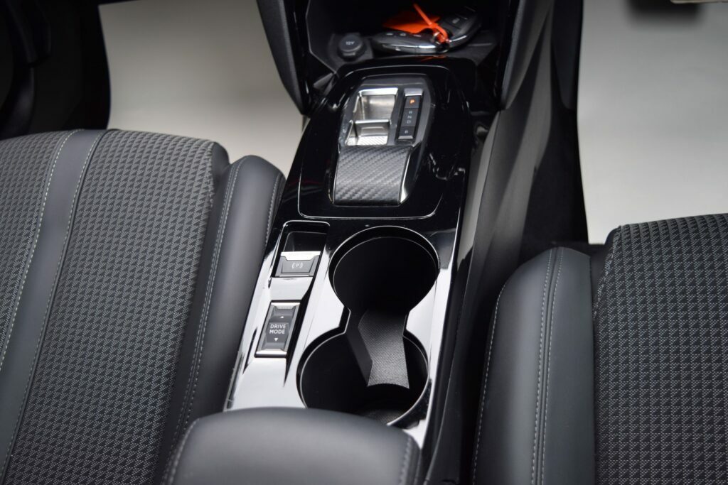 Peugeot e-2008 Suv 50Kwh 136 Allr Prm Au Grey #33