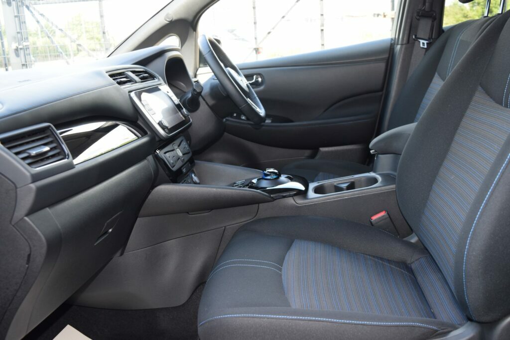 Nissan Leaf Hatchback Black #37