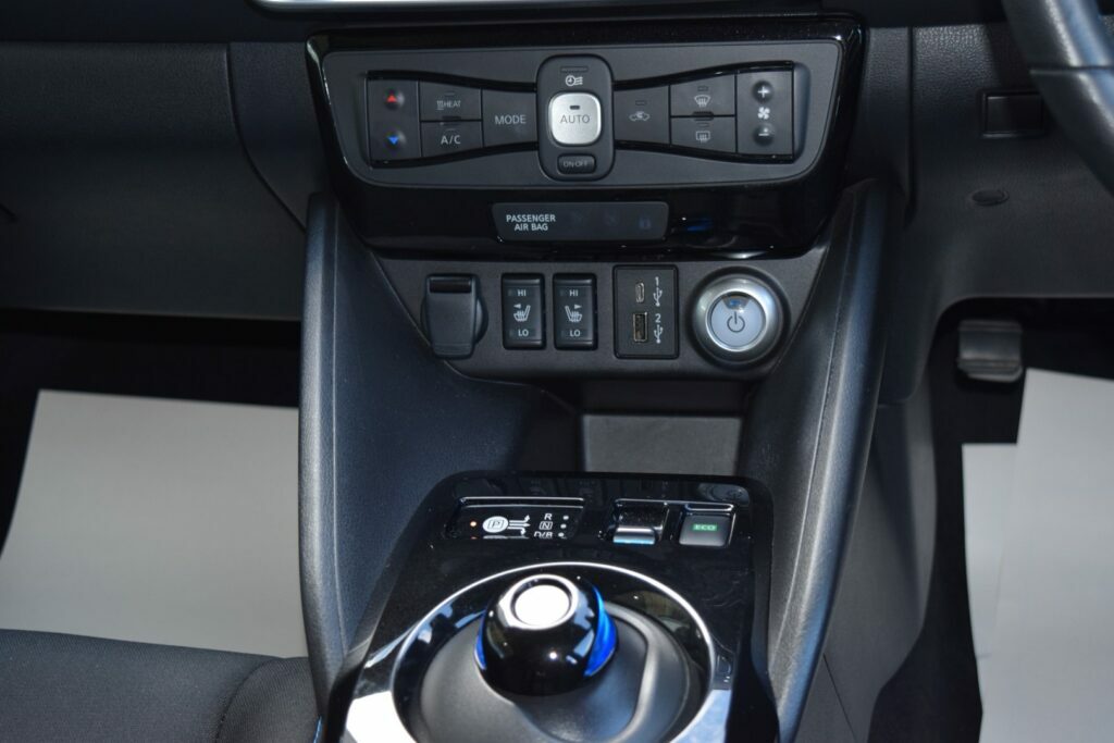 Nissan Leaf Hatchback Black #31