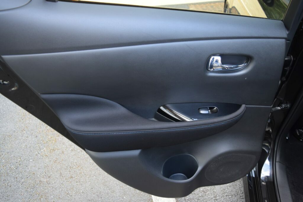 Nissan Leaf Hatchback Black #50