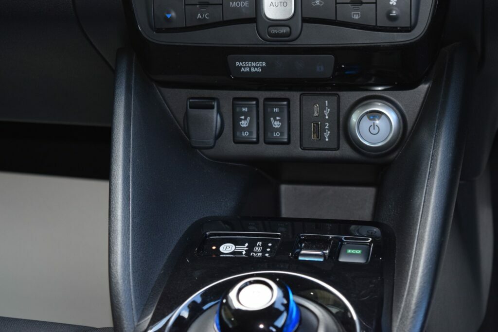 Nissan Leaf Hatchback Black #32