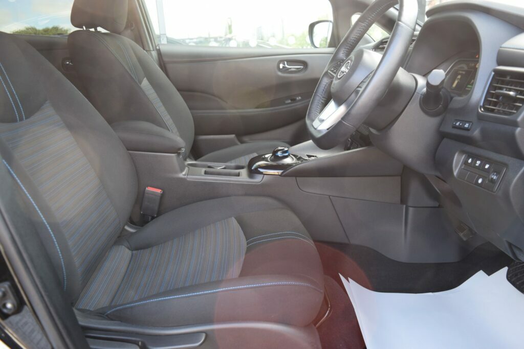 Nissan Leaf Hatchback Black #36