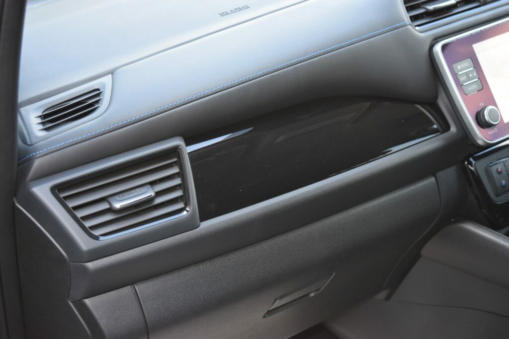 Nissan Leaf Hatchback Black #42
