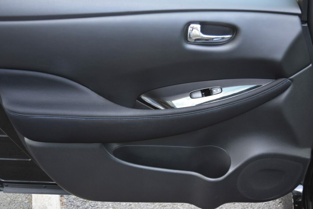Nissan Leaf Hatchback Black #49
