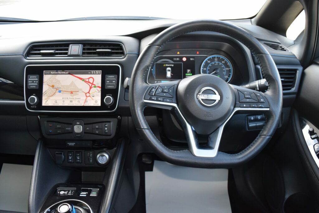 Nissan Leaf Hatchback Black #9