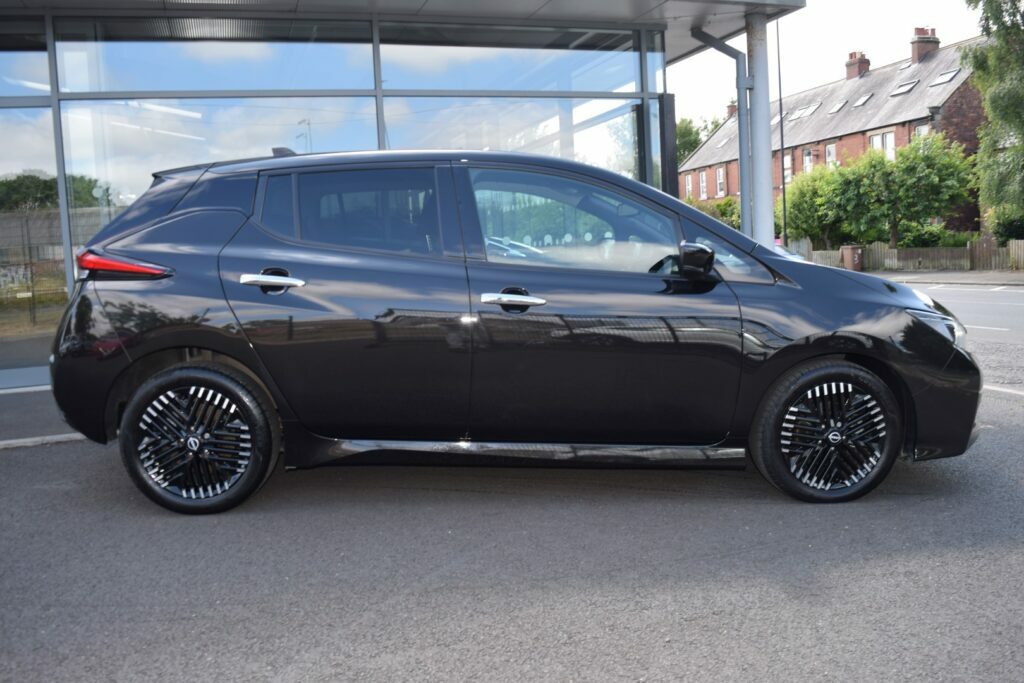 Nissan Leaf 110Kw 39Kwh N Connecta Black #2