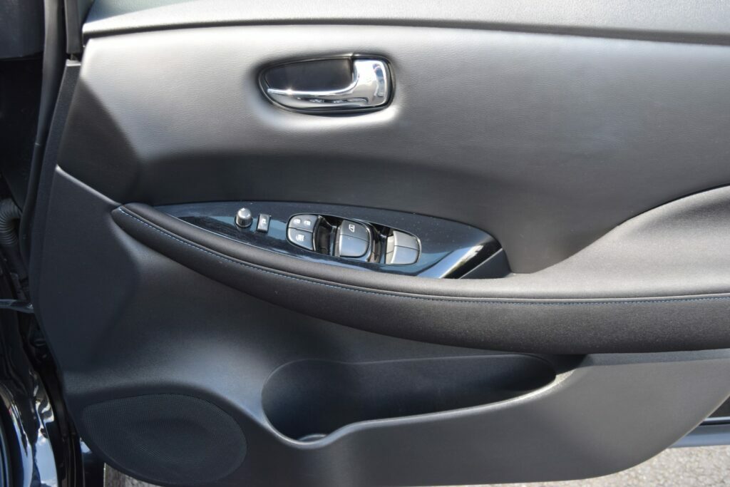 Nissan Leaf Hatchback Black #48