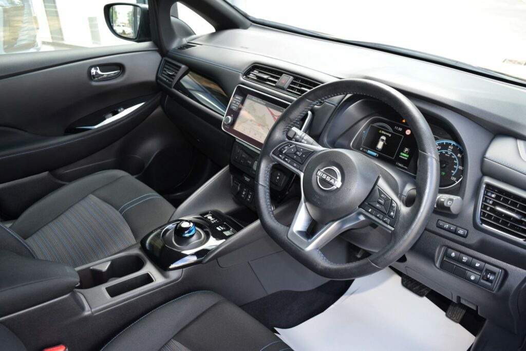Nissan Leaf Hatchback Black #14