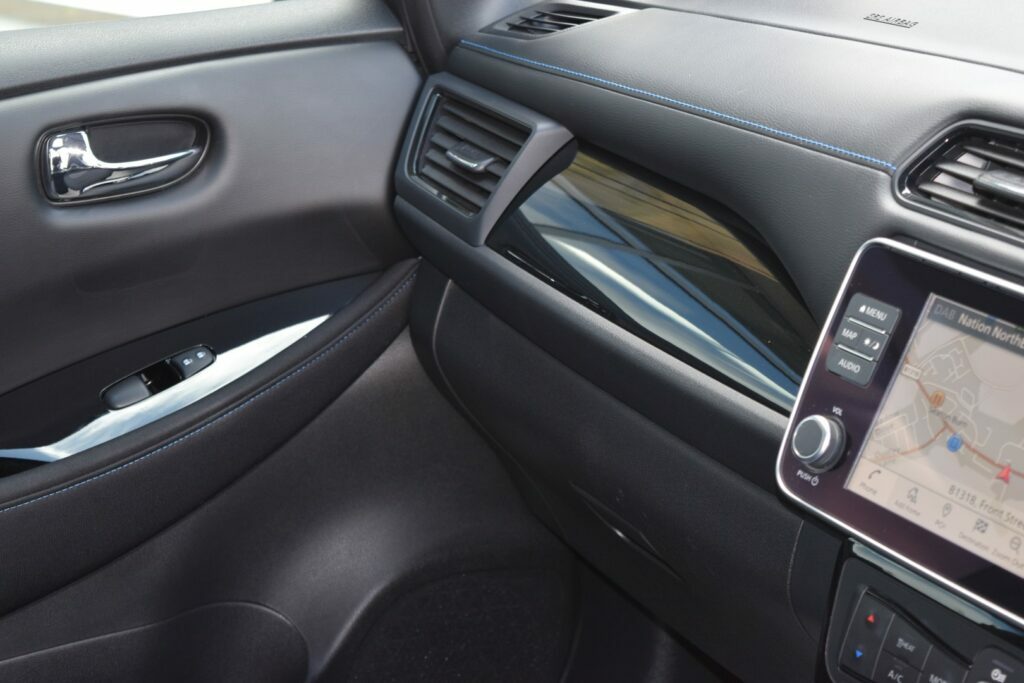 Nissan Leaf Hatchback Black #15