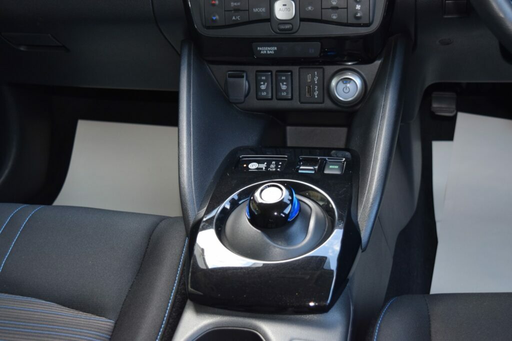 Nissan Leaf Hatchback Black #33