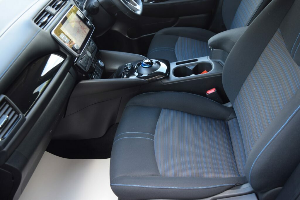 Nissan Leaf Hatchback Black #11