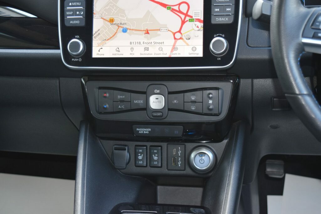 Nissan Leaf Hatchback Black #30