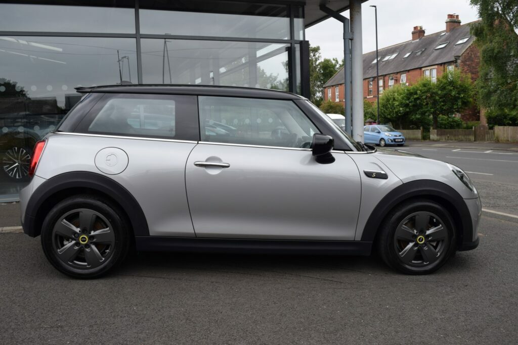 Mini Hatch 3-Door Hatch Cooper Classic Black #2