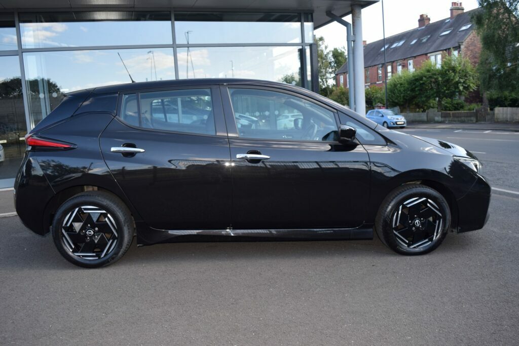 Nissan Leaf 110Kw 39Kwh Acenta Black #2