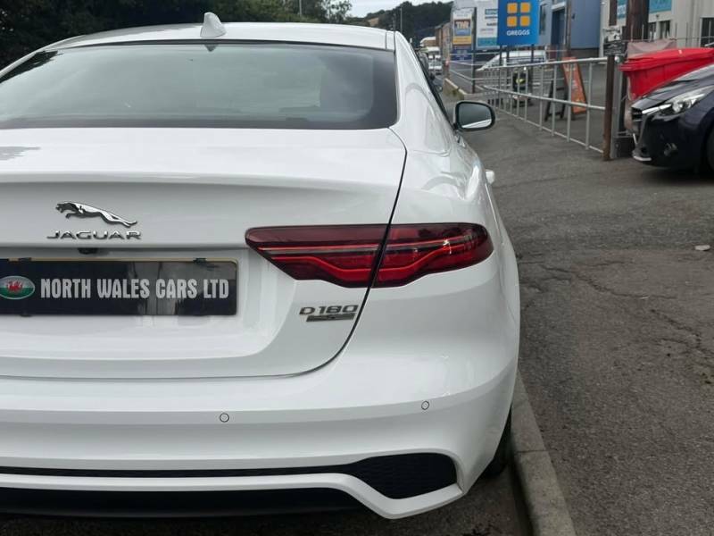 Jaguar XE Saloon 2.0 P250i Hse Euro 6 Ss 20196 Silver #13