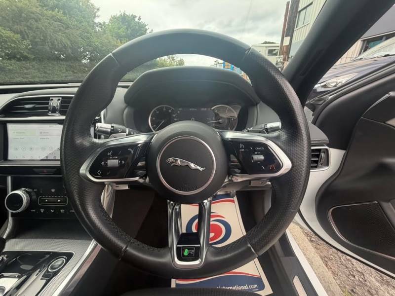Jaguar XE Saloon 2.0 P250i Hse Euro 6 Ss 20196 Silver #15