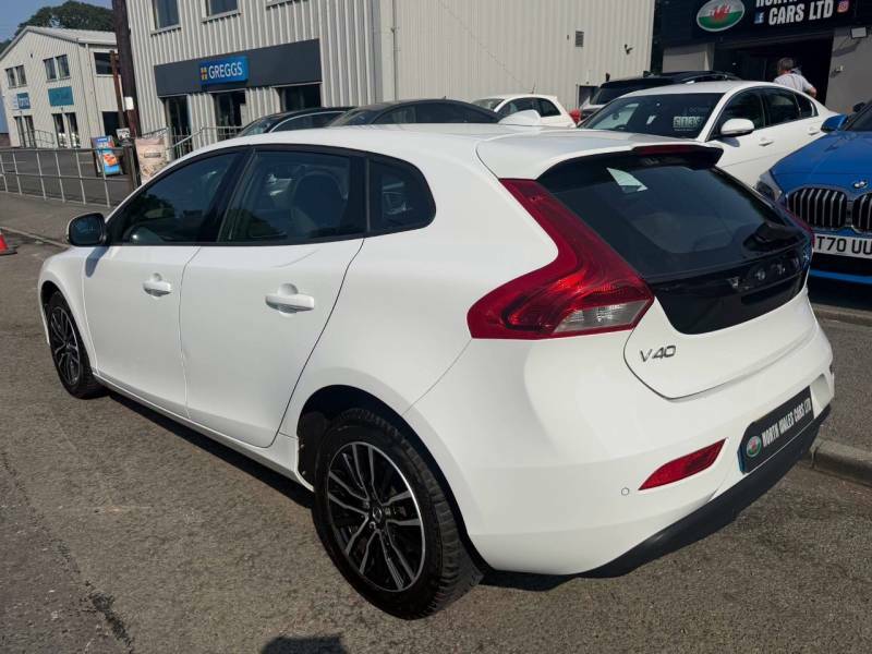 Volvo V40 D2 120 Momentum White #3