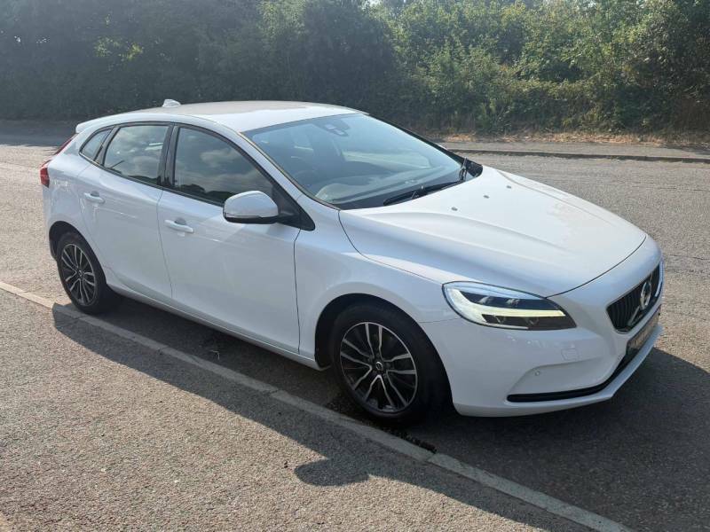 Volvo V40 D2 120 Momentum White #2