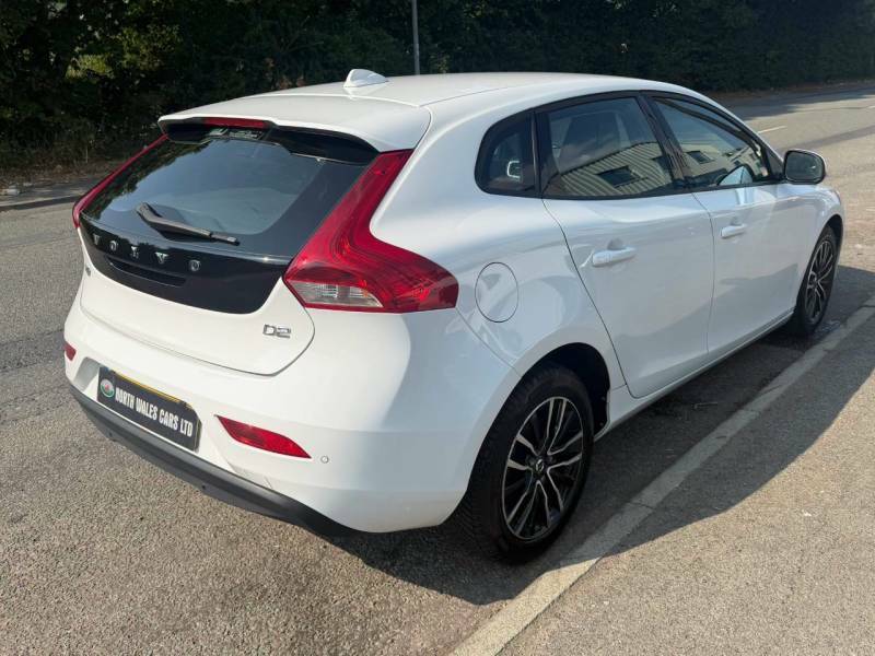Volvo V40 D2 120 Momentum White #5