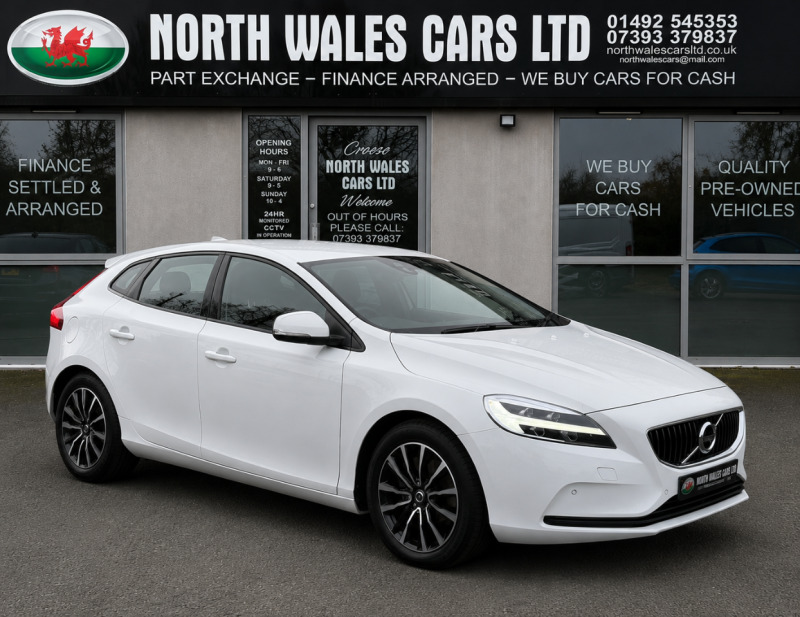 Volvo V40 D2 120 Momentum White