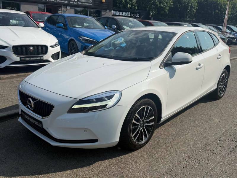 Volvo V40 D2 120 Momentum White #4