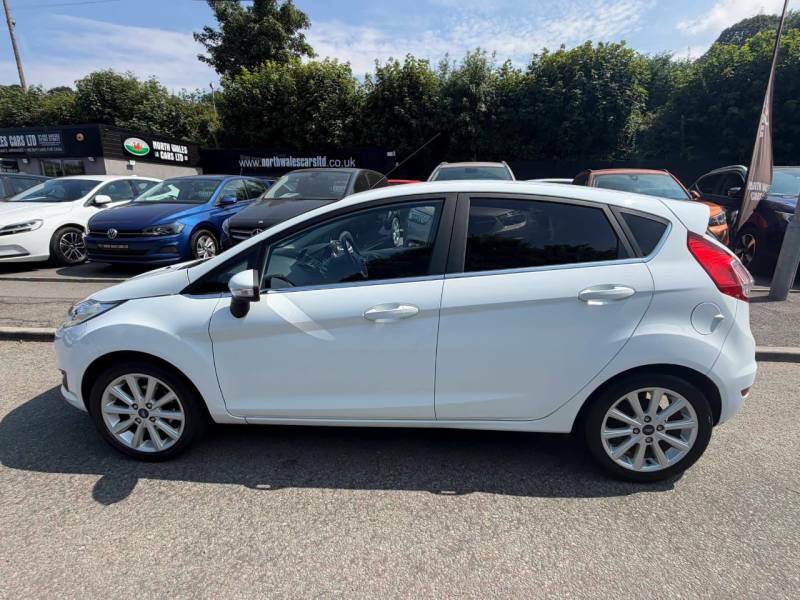 Ford Fiesta 1.6 Titanium Powershift - 2017 66 BT66FJN White #6