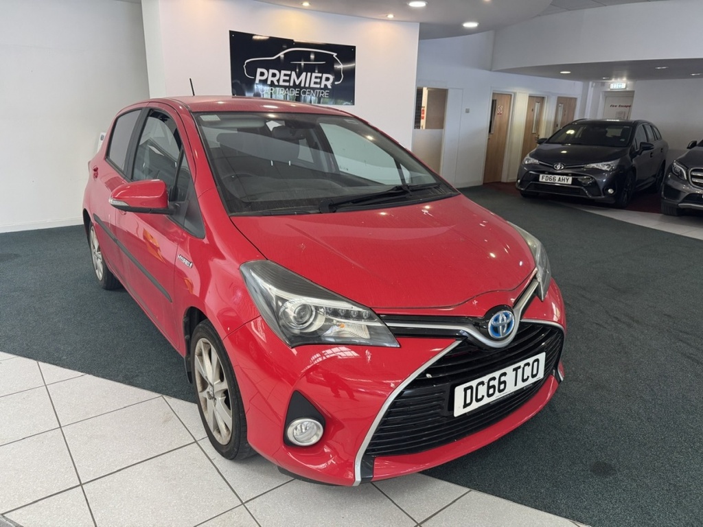 Toyota Yaris 1.5 Hybrid Excel Cvt Red
