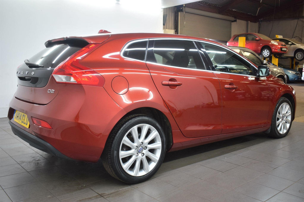 Volvo V40 1.6 D2 Se Euro 5 Ss AK14CLU Red #2