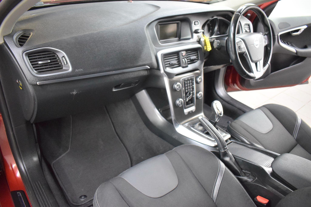 Volvo V40 1.6 D2 Se Euro 5 Ss AK14CLU Red #3