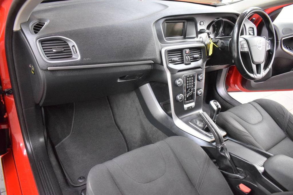Volvo V40 2.0 D2 Es Euro 6 Ss Red #3