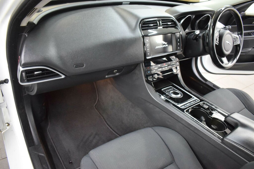 Jaguar XE 2.0 Gtdi Se Euro 6 Ss White #3