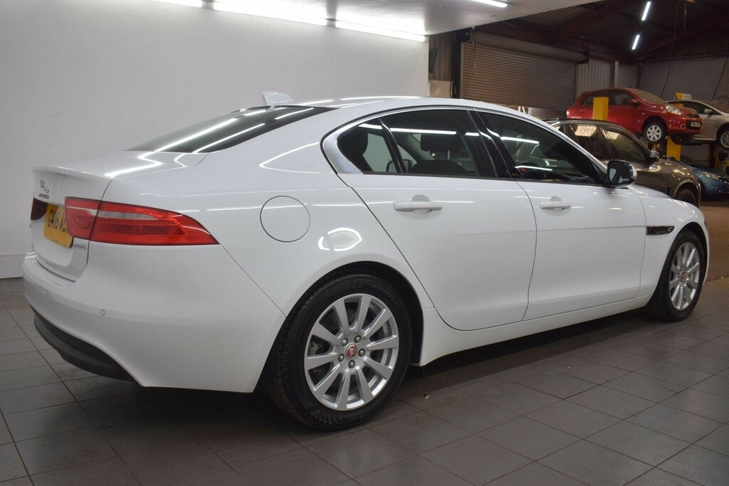Jaguar XE 2.0 Gtdi Se Euro 6 Ss White #2