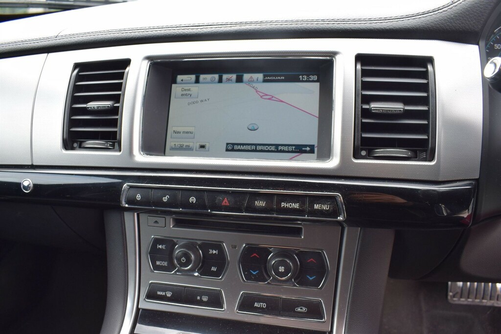 Jaguar XF 2.2D R-sport Sportbrake Euro 5 Ss White #4