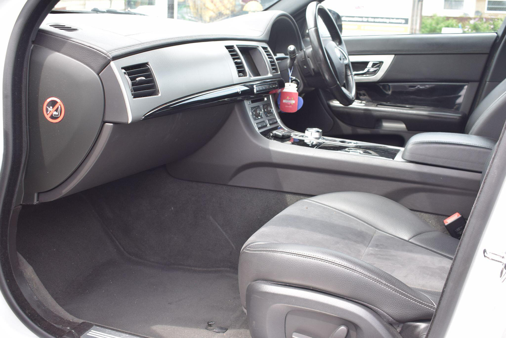 Jaguar XF 2.2 D Luxury Sportbrake Blue #18