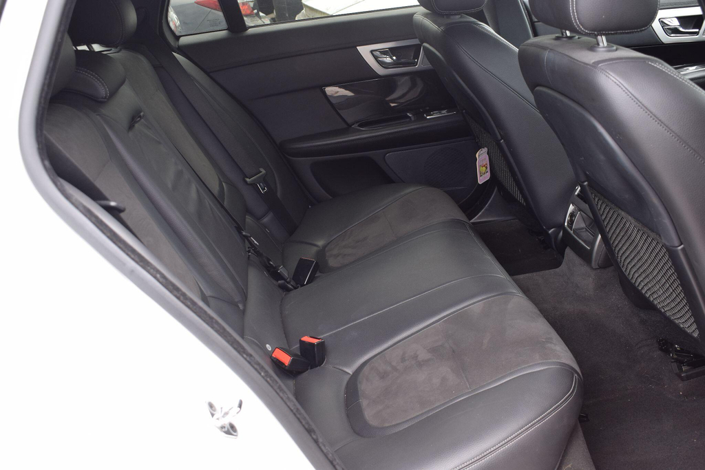 Jaguar XF 2.2 D Luxury Sportbrake Blue #24