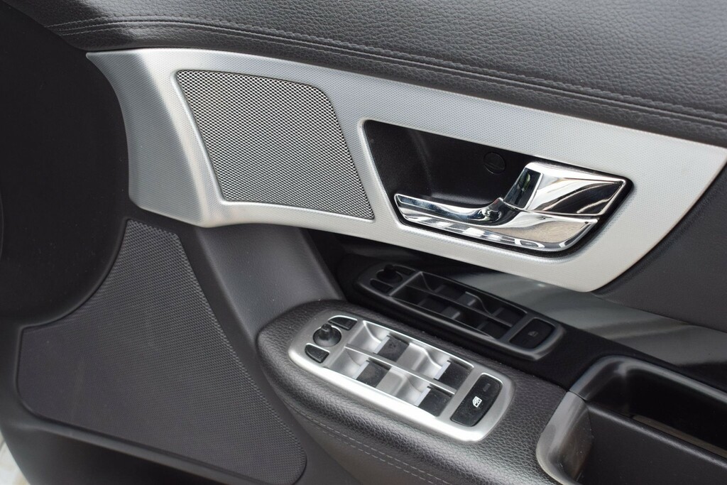 Jaguar XF 2.2 D Luxury Sportbrake Blue #30