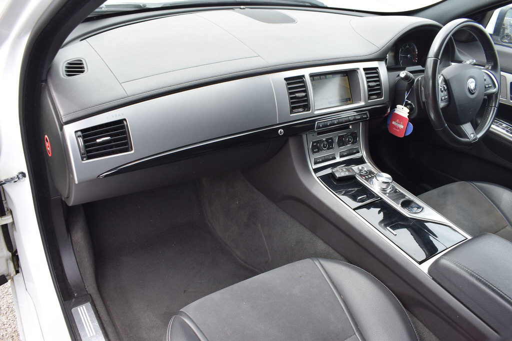 Jaguar XF 2.2 D Luxury Sportbrake Blue #25