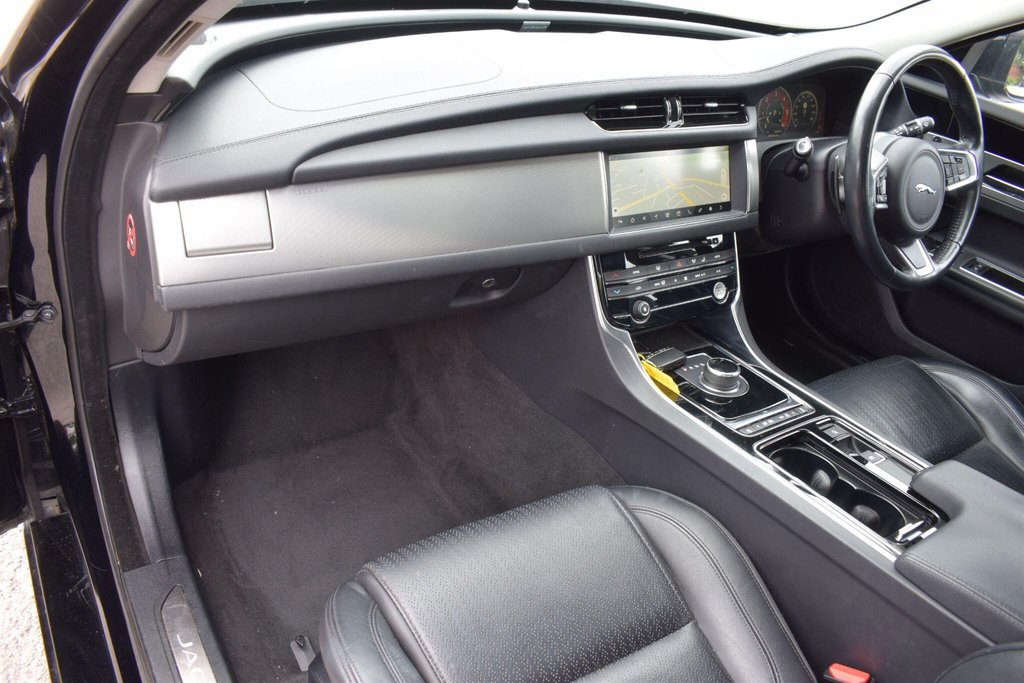 Jaguar XF 2.0 R-sport D Sportbrake Red #14