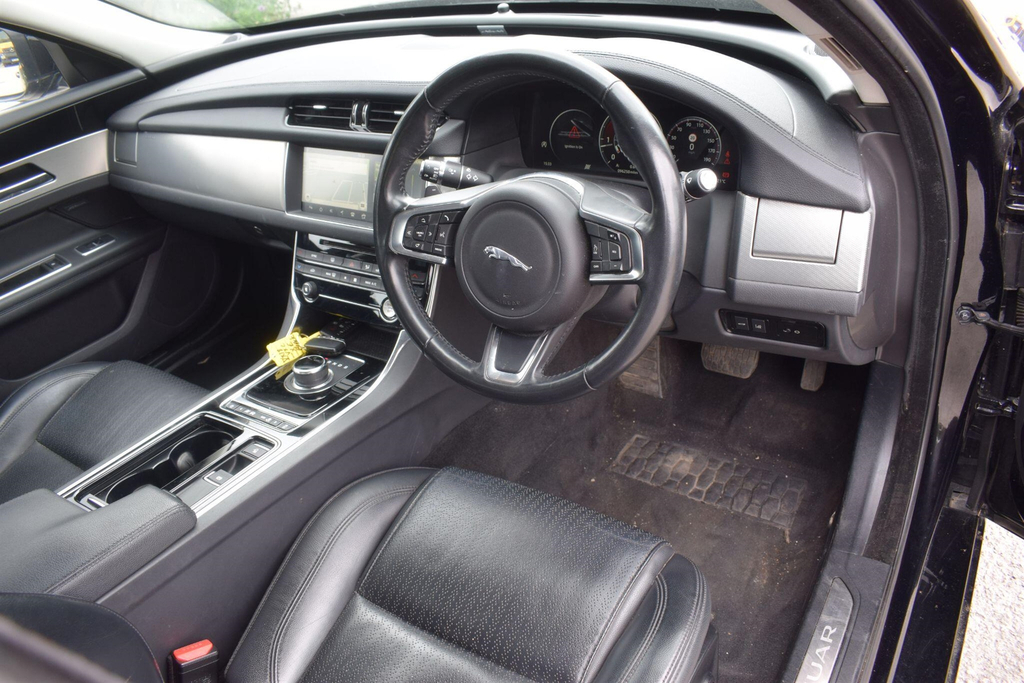 Jaguar XF 2.0D Prestige Euro 6 Ss Black #3