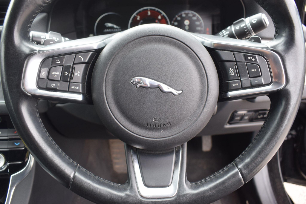 Jaguar XF 2.0 R-sport D Sportbrake Red #26