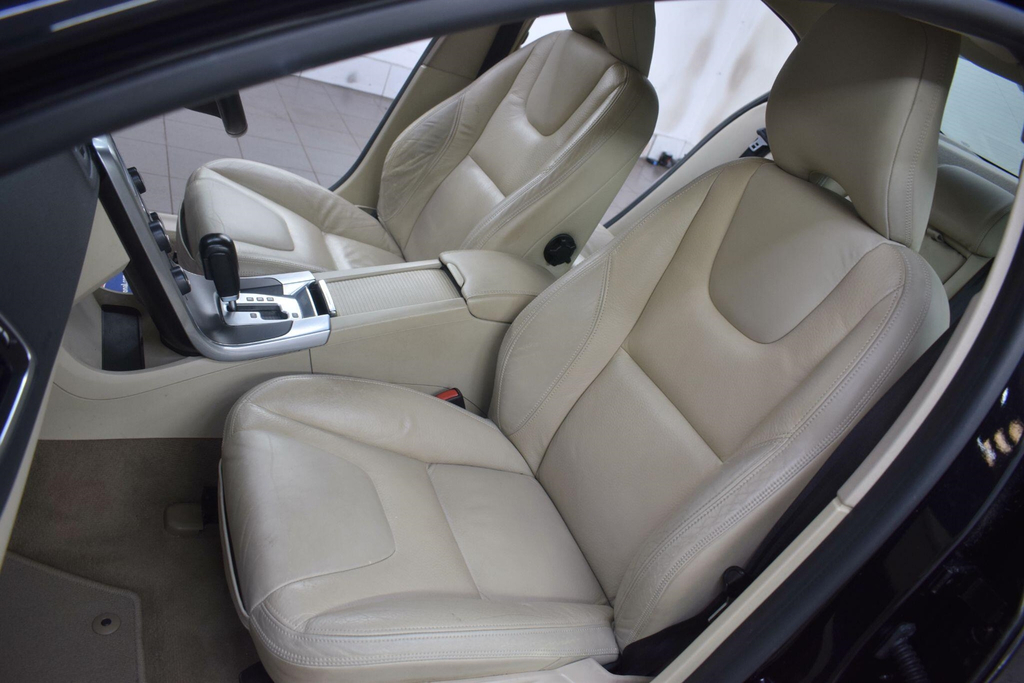 Volvo S60 Saloon 2.0 Red #42