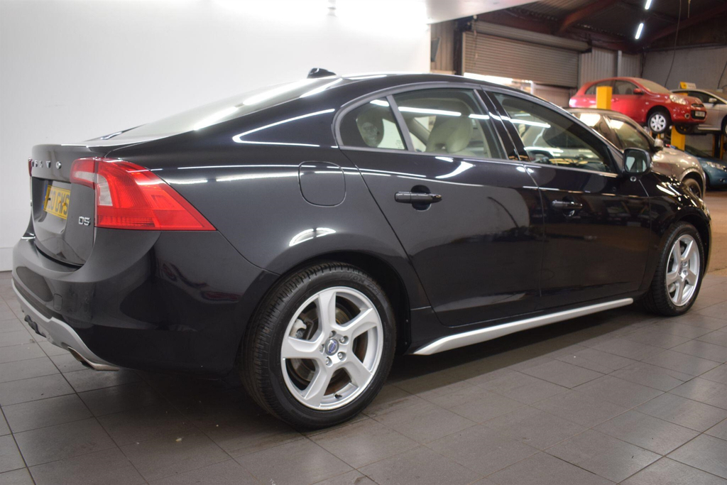 Volvo S60 Saloon 2.0 Red #8