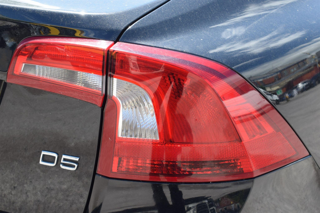 Volvo S60 Saloon 1.6 T4 R-design Saloon Eu Red #16